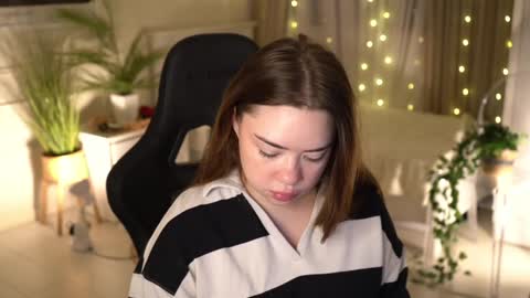 Snapshot of mia_vixen_ chatting on 01.06.25 VixenMia online show from 01.06.25