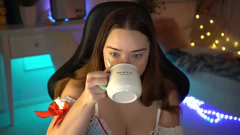 Snapshot of mia_vixen_ chatting on 02.11.25 VixenMia online show from 02.11.25