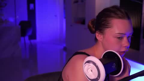 Snapshot of mia_vixen_ chatting on 12.01.25 VixenMia online show from 12.01.25