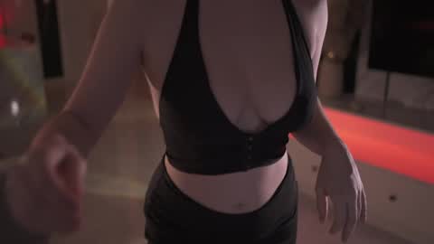 Snapshot of mia_vixen_ chatting on 05.14.26 VixenMia online show from 05.14.26