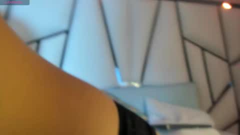 Snapshot of mia_vy chatting on 09.26.25 mia_vy online show from 09.26.25