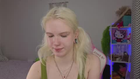Mia online show from 04.22.26