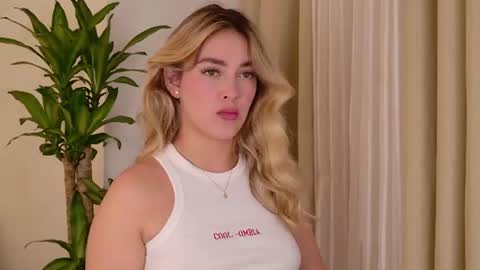 Mia White  online show from 07.10.26