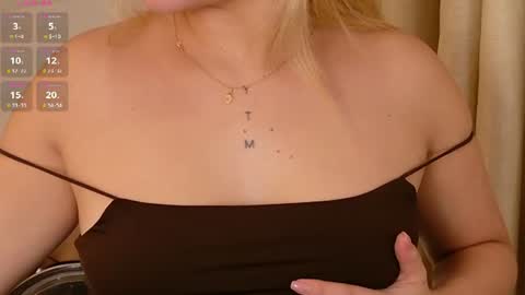 Mia White  online show from 07.22.26