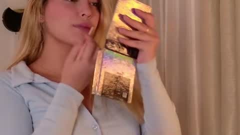 Mia White  online show from 07.29.26