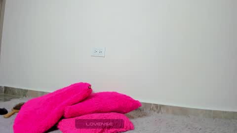 Snapshot of mia_xxx__ chatting on 01.06.25 MIA INDEPENDENT MODEL online show from 01.06.25
