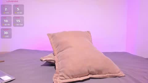 MIA INDEPENDENT MODEL  online show from 03.08.26