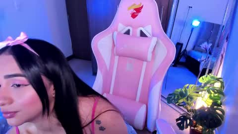 mia  nicolle online show from 05.05.26