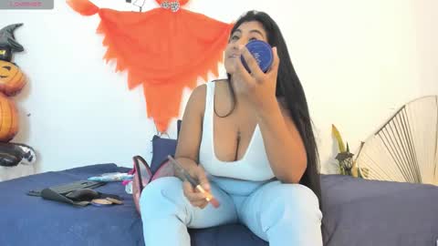Mia  online show from 10.22.25