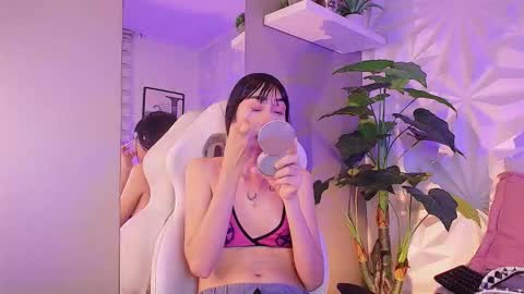 Snapshot of miaa_lee777 chatting on 12.13.25 miaa_lee777 online show from 12.13.25