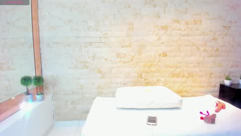 Snapshot of miaa_roldan chatting on 01.11.25 Miaa online show from 01.11.25