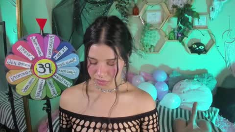 Snapshot of miaa_rose__ chatting on 02.11.25 Miaa online show from 02.11.25