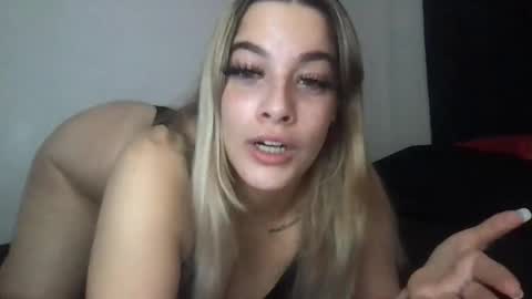 Snapshot of miaaasturbate chatting on 10.06.25 Mia Moji online show from 10.06.25