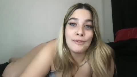 Snapshot of miaaasturbate chatting on 11.16.25 Mia Moji online show from 11.16.25