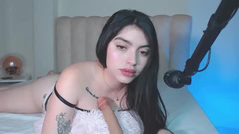 Snapshot of miaabroown chatting on 10.02.25 Mia  online show from 10.02.25