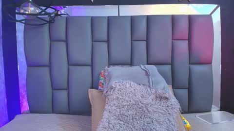 Mia online show from 09.18.25