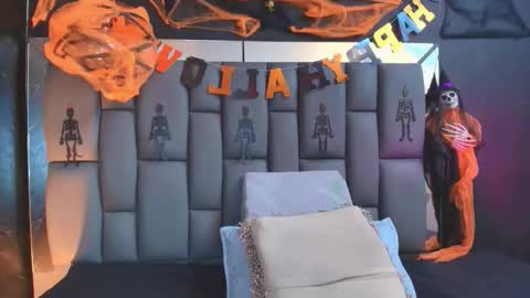 Mia online show from 10.20.25