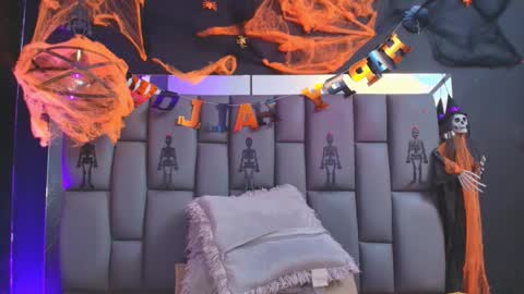 Mia online show from 10.27.25