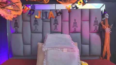 Mia online show from 10.30.25