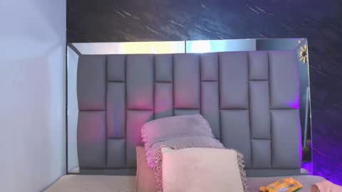 Mia online show from 11.13.25