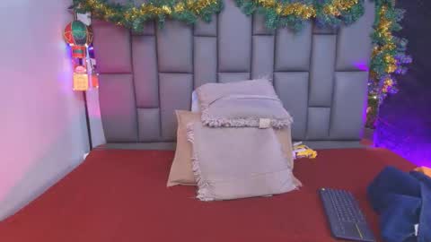 Mia online show from 11.29.25