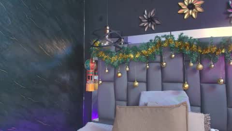 Mia online show from 12.22.25