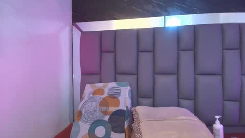 Mia online show from 02.06.26