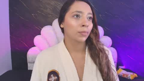 Mia online show from 04.27.26