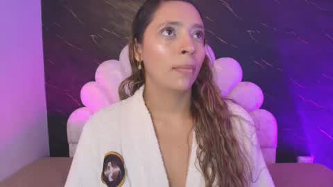 Mia online show from 05.14.26