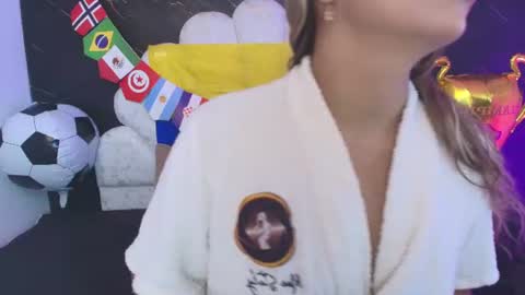 Mia online show from 07.04.26