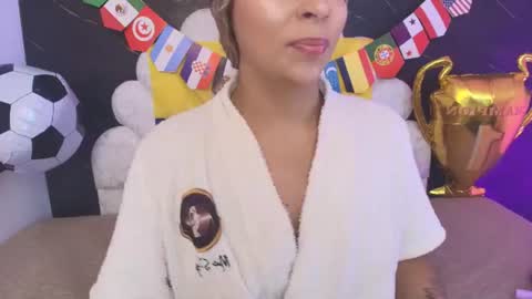 Mia online show from 07.10.26