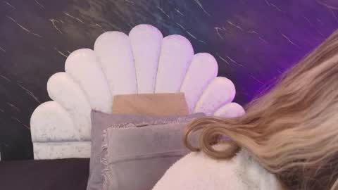 Mia online show from 08.03.26