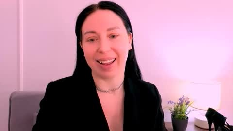 Mia online show from 04.24.26