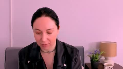 Mia online show from 04.25.26