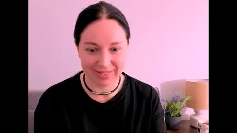 Mia online show from 04.28.26
