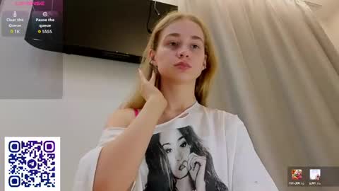 Snapshot of miaamurr chatting on 07.15.26 miaamurr online show from 07.15.26