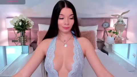 Mia online show from 04.28.26