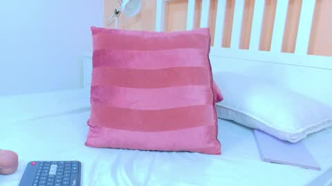 miaanderson__ online show from 04.19.26