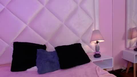 Snapshot of miaasmiith_ chatting on 11.04.25 Alexandra online show from 11.04.25