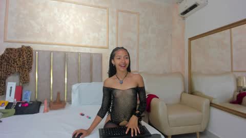 Miaasummer online show from 05.04.26