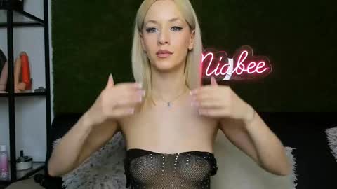 MiaBeeX online show from 05.05.26