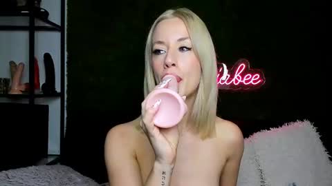 MiaBeeX online show from 06.16.26