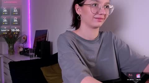 Snapshot of miabellee_ chatting on 03.08.26 mia online show from 03.08.26