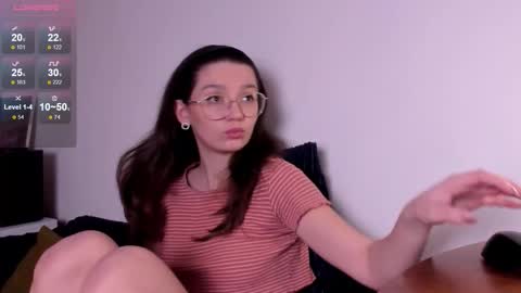 Snapshot of miabellee_ chatting on 03.12.26 mia online show from 03.12.26