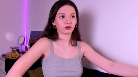 Snapshot of miabellee_ chatting on 03.25.26 mia online show from 03.25.26