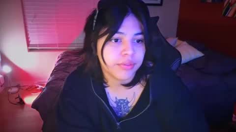 Snapshot of miacanela_xo chatting on 12.23.24 Mia online show from 12.23.24