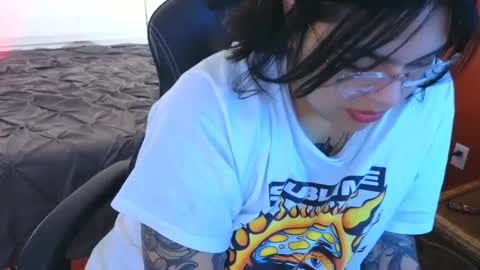 Snapshot of miacanela_xo chatting on 12.24.24 Mia online show from 12.24.24