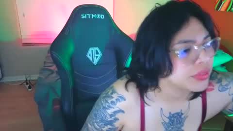 Snapshot of miacanela_xo chatting on 12.25.24 Mia online show from 12.25.24