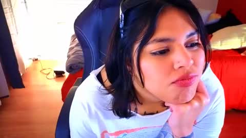 Snapshot of miacanela_xo chatting on 01.08.25 Mia online show from 01.08.25