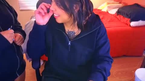 Snapshot of miacanela_xo chatting on 01.11.25 Mia online show from 01.11.25